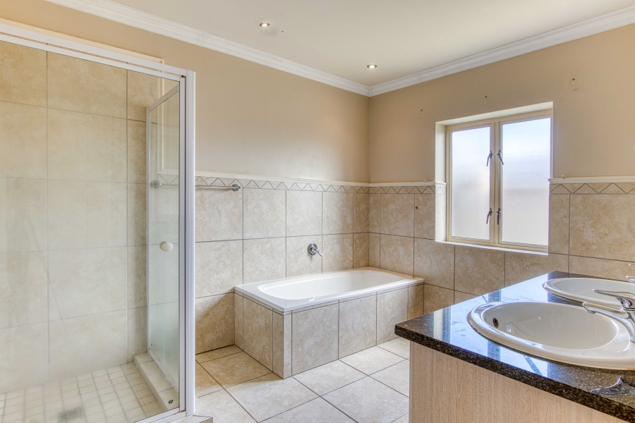 3 Bedroom Property for Sale in Bakkershoogte Western Cape